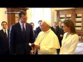 Felipe VI bromea con el Papa Francisco: "Los monaguillos primero"