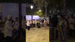 رقص مغربي في شوارع باريس