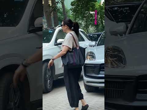 Karisma Kapoor got spotted at Kareena Kapoor’s house❤...