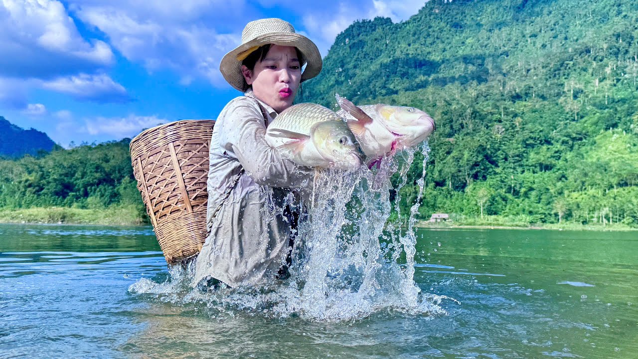 Traditional Fishing Skills - Catching Giant Fish with Golden Bamboo in Deep Lake