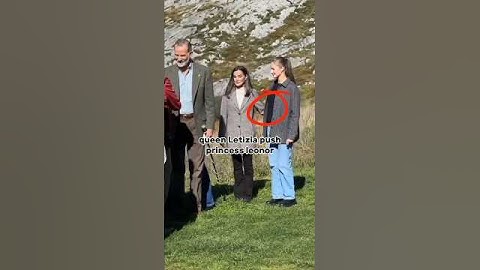 Infanta sofia break royal protocol 😬 #infantasofiaofspain #spanishroyalfamily #princess leonor