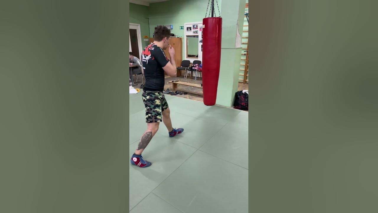 Жёсткий Лоу КИК В голень