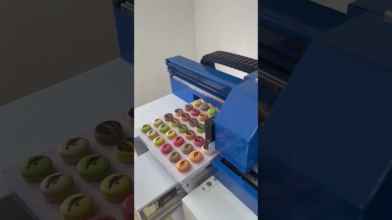 Edible prints on macarons #macaron #macarons #edibleprinter #edibleprints #cologoo #foodprinter