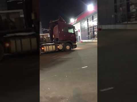 Перевозка негабаритных грузов тралами. Доставка спецтехники по Москве и России.