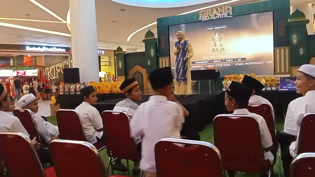 Acara bukber dan tausiyah anak panti asuhan hiadayatulah di center atrium gaia bumi raya city mall 