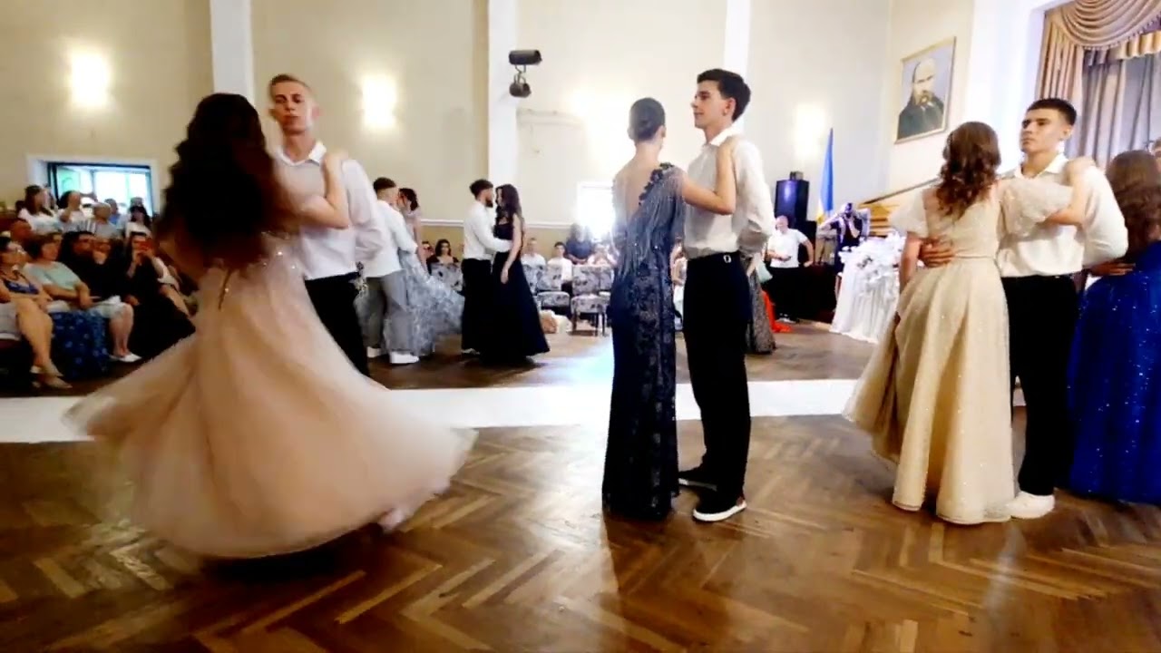 Вальс випускників 2024 Городоцька гімназія