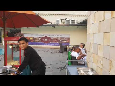 Kolam renang Grand Aston Medan