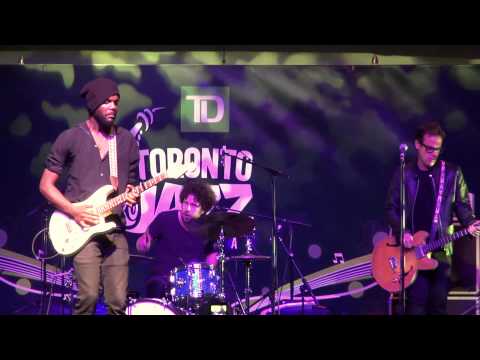 Gary Clark Jr. -  Don't Owe You A Thang - Live Toronto Jazz Festival 2015