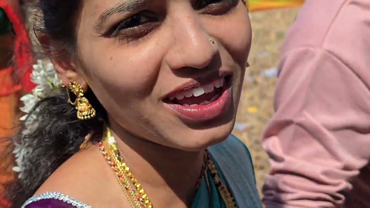 ನಮ್ಮೂರ ಜಾತ್ರೆಯ ಹರಕೆಯ ಬೇವು ಉಡಿಸುವ ಶಾಸ್ತ್ರ.ವಾದ್ಯಗಳ ಸಮೇತವಾಗಿ ಮನೆಯಿಂದ ದೇವಸ್ಥಾನಕ್ಕೆ ಹೋಗಿ .ದುರ್ಗಾಪರಮೇಶ್ವರಿ