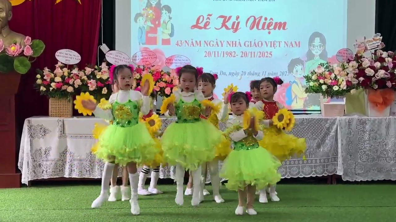 Bông hoa tặng cô -Nhóm múa học sinh lớp 5A2