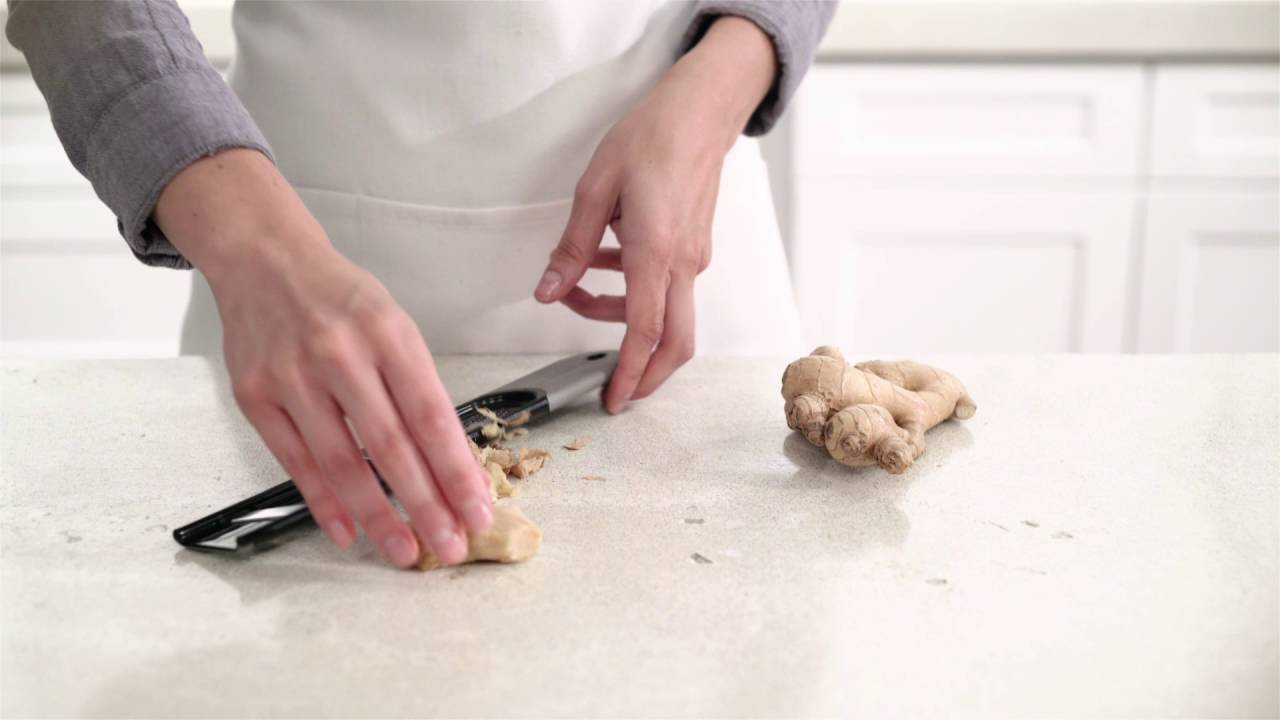 Effortlessly Grate, Slice, and Peel Ginger with Our 3-in-1 Ginger Tool 