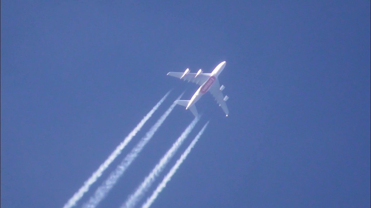 Trzy samoloty pasażerskie na wysokości przelotowej 25-26.02.2026