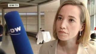Germanys Chancellor on the Offensive | People & Politics