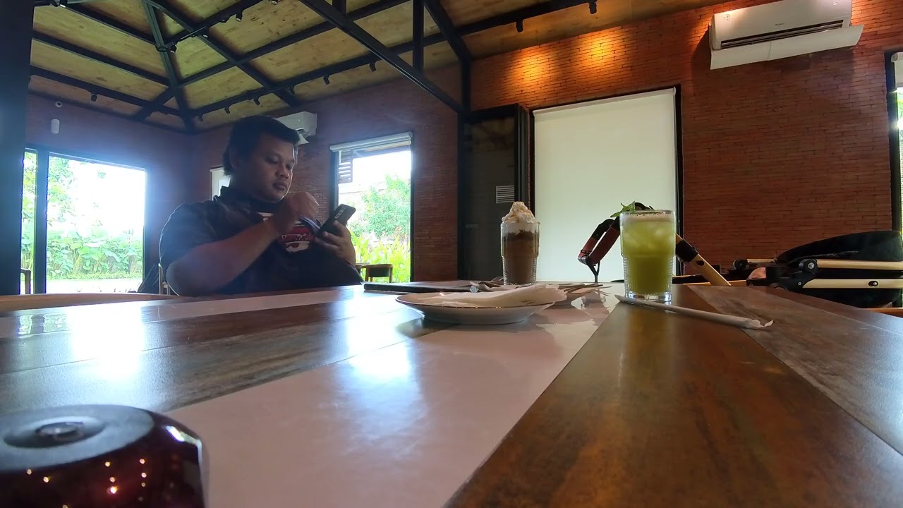 Eating at Teakyard | Cozy Outdoor Dining Near Solo