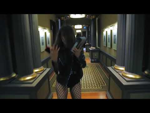 Serenay Sarikaya File Çorap Şortlu Bacak Kalça Frikikleri Backstage HD Video