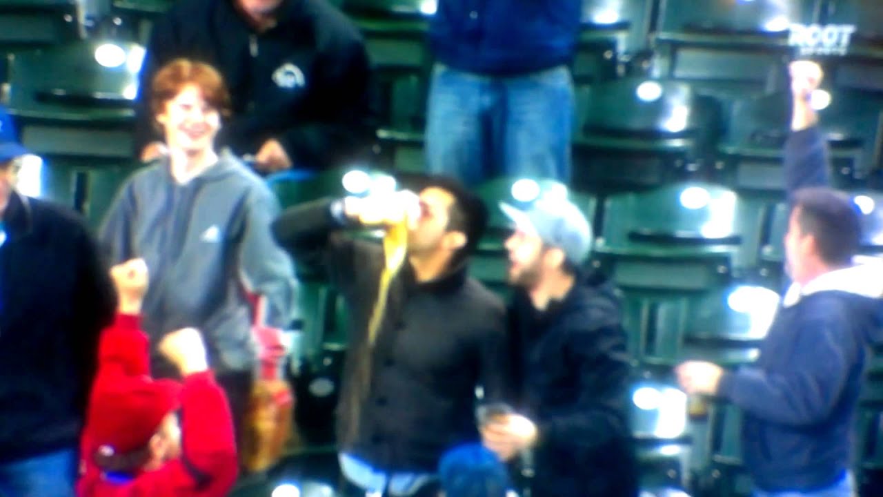 Mariners Fan Catches Foul Ball in Beer Cup YouTube