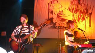 Tegan and Sara - 19. Band intros + Ellen Page + "Show us your beefs!" - audio only