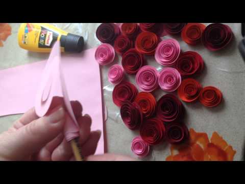 Сделать розу из цветной бумаги своими руками