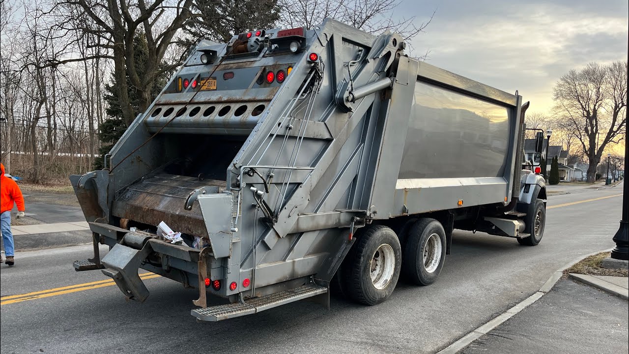 Village of Spencerport International Heil Powertrack Rear Loader