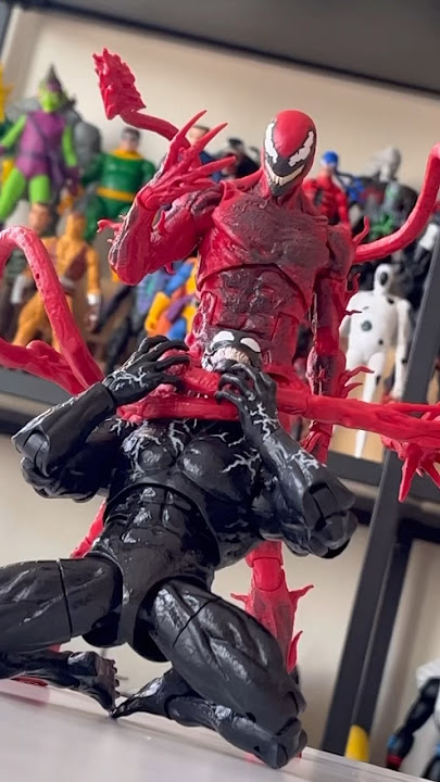 Quick poses with the new Carnage! #spiderman #venom #carnage #pose #actionfigures #marvel #toys
