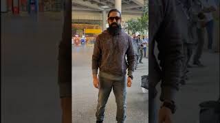 #yash Spotted in Mumbai Airport #kgfchapter2 #kgf2 #kgf #ramikasen #prashanthneel #raveenatandon