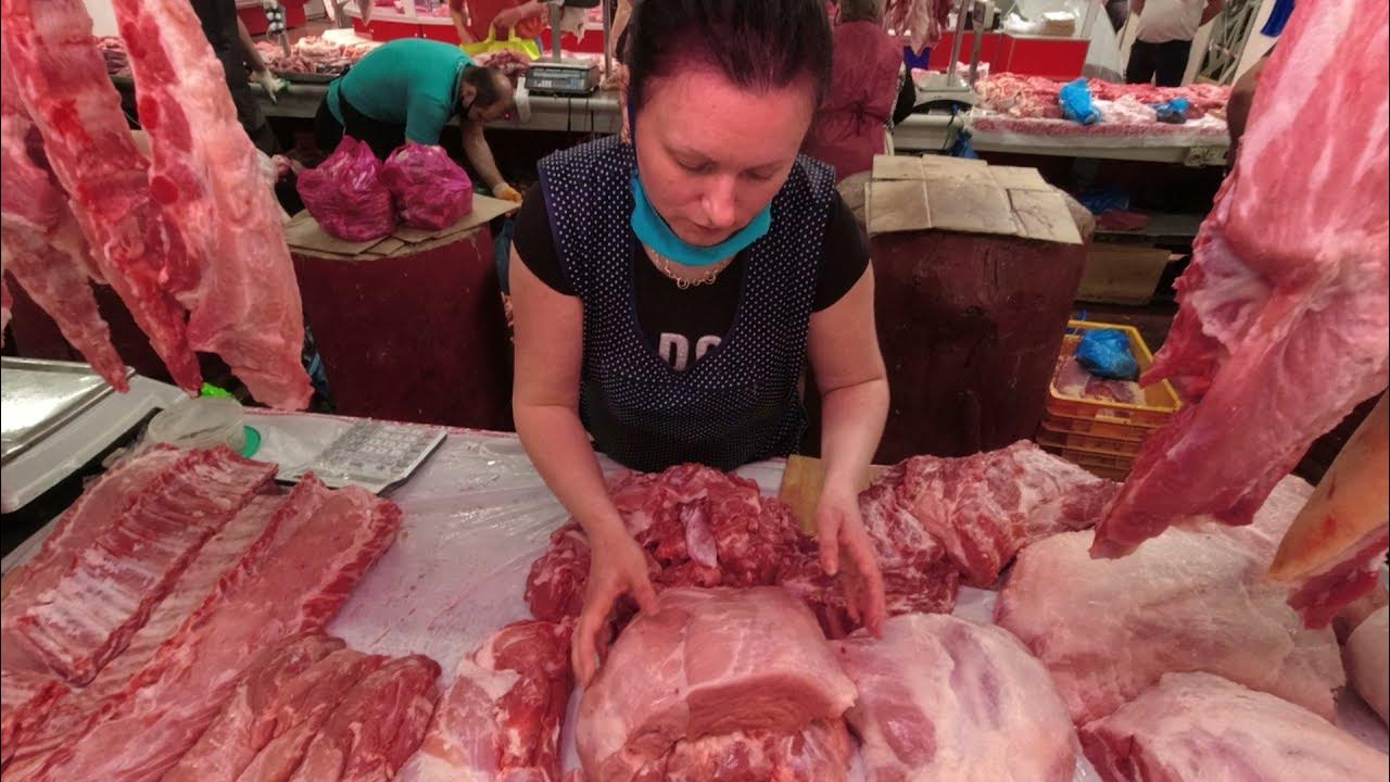 На рынке мяса птицы в стране. Центральный рынок Ростов мясо. Рынок мяса кролика в России.