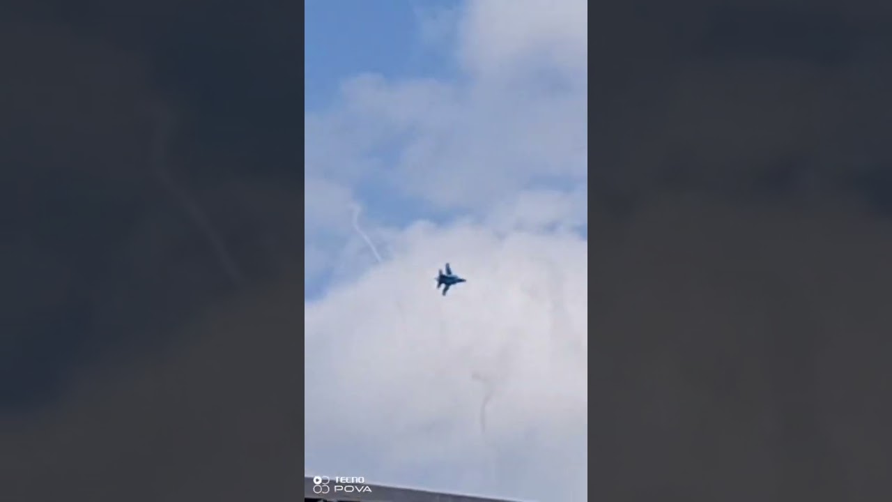 RUSSIAN SU-34 BOMBER launching a Kh-29 air-to-ground missile while popping flares in Kherson region