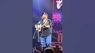 Thumbnail of Luke Combs reacts to fans singing his song #shorts