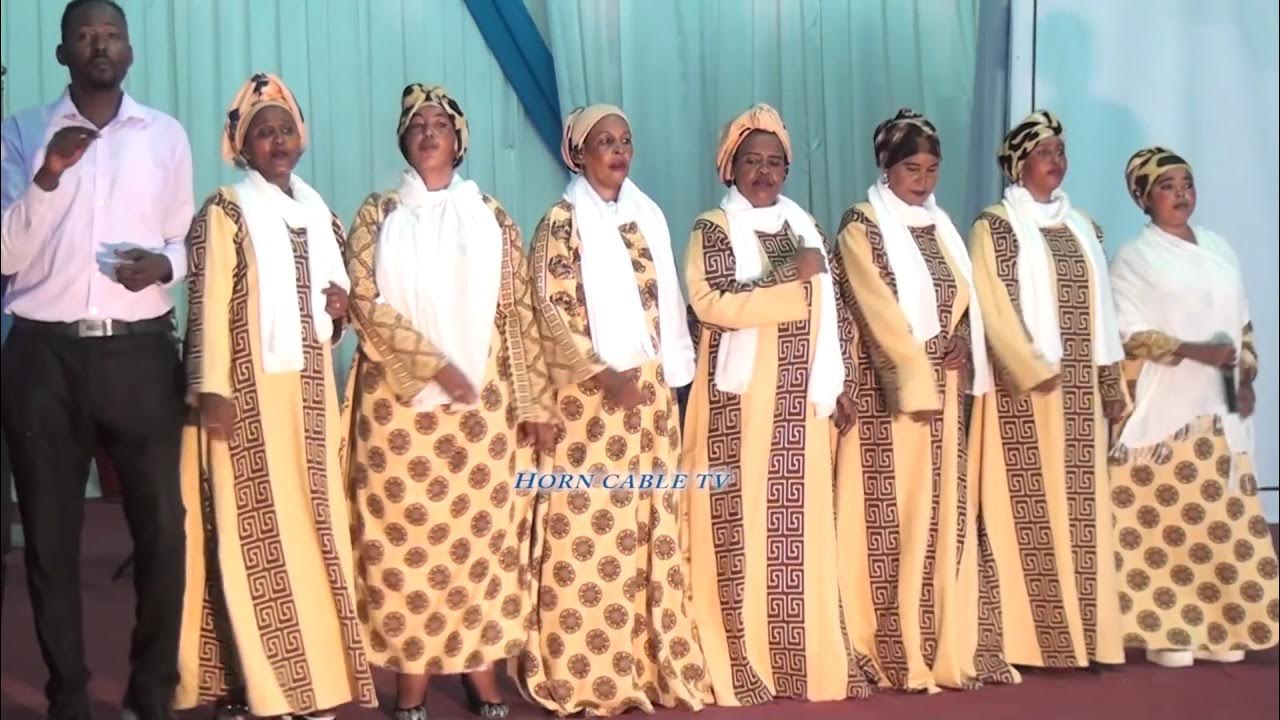 Porno onlayn tomosha sexy becerdin Qora kiyimdagi gozal qiz