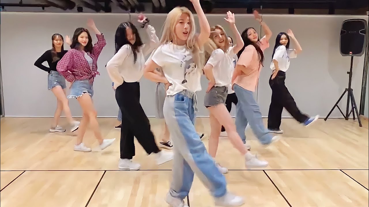 Watch LOONA - WOW Dance Practice Mirrored on YouTube Watch LOONA - WOW Dance Practice Mirrored on YouTube
