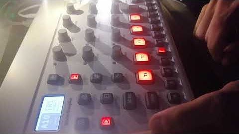 Techno live perfomance on Elektron Model:Samples
