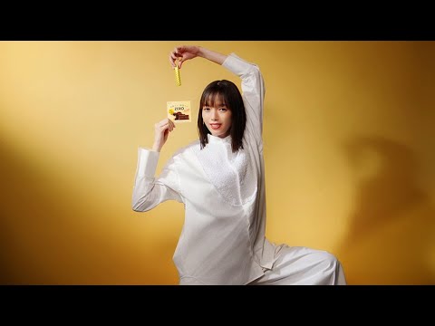 佐藤栞里、不思議な“ＺＥＲＯポーズ”を披露（CM ZERO ／佐藤栞里）