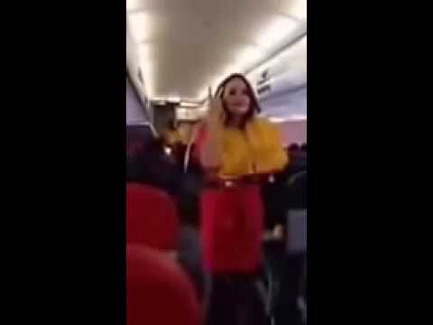 Safety Demo Lucu dari Pramugari Air Asia Cantik di Dalam