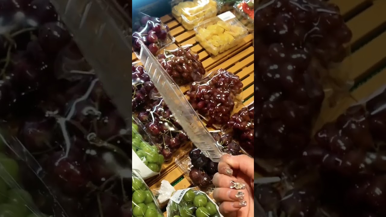 Demonstrate how to use disposable fresh fruit packaging