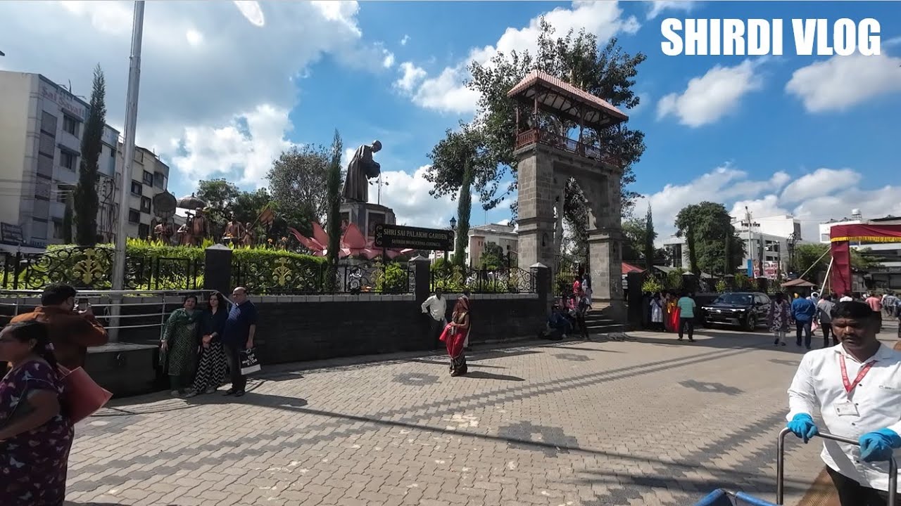 SHIRDI VLOG | SHOPPING FOR PAITHANI SAREES | WALK AROUND THE MARKET PLACE OF SHIRDI |