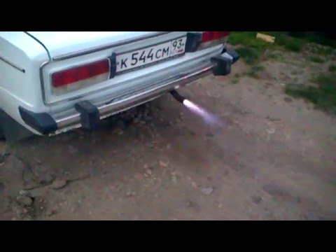 Огонь из трубы машины