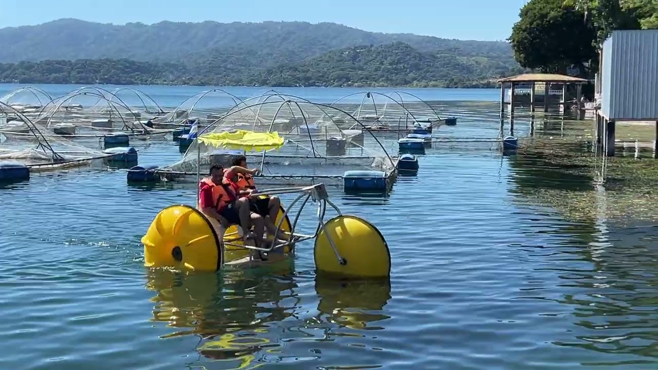 Paseo en triciclo acuático en Apulo, El Salvador 