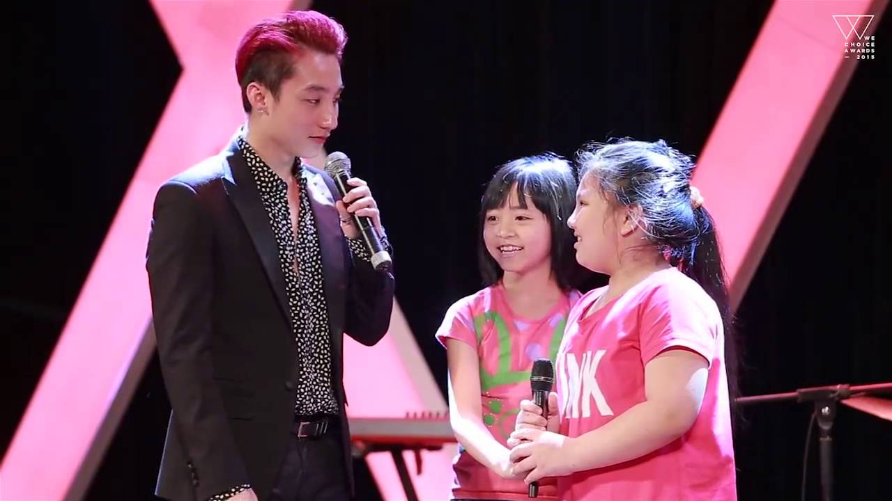 Sơn Tùng M-TP Hát Chay ECNHQ và Buông Đôi Tay Nhau Ra Cùng 2 Em Nhỏ Học Lớp 4 | WeTalk 10/1/2016