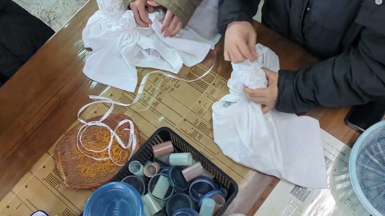 織物参考館　ゆかり　雪の中　藍染め体験