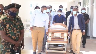 TAZAMA MWILI WA MHANDISI MFUGALE UKIINGIA VIWANJA HOSPITALI YA BENJAMINI MKAPA