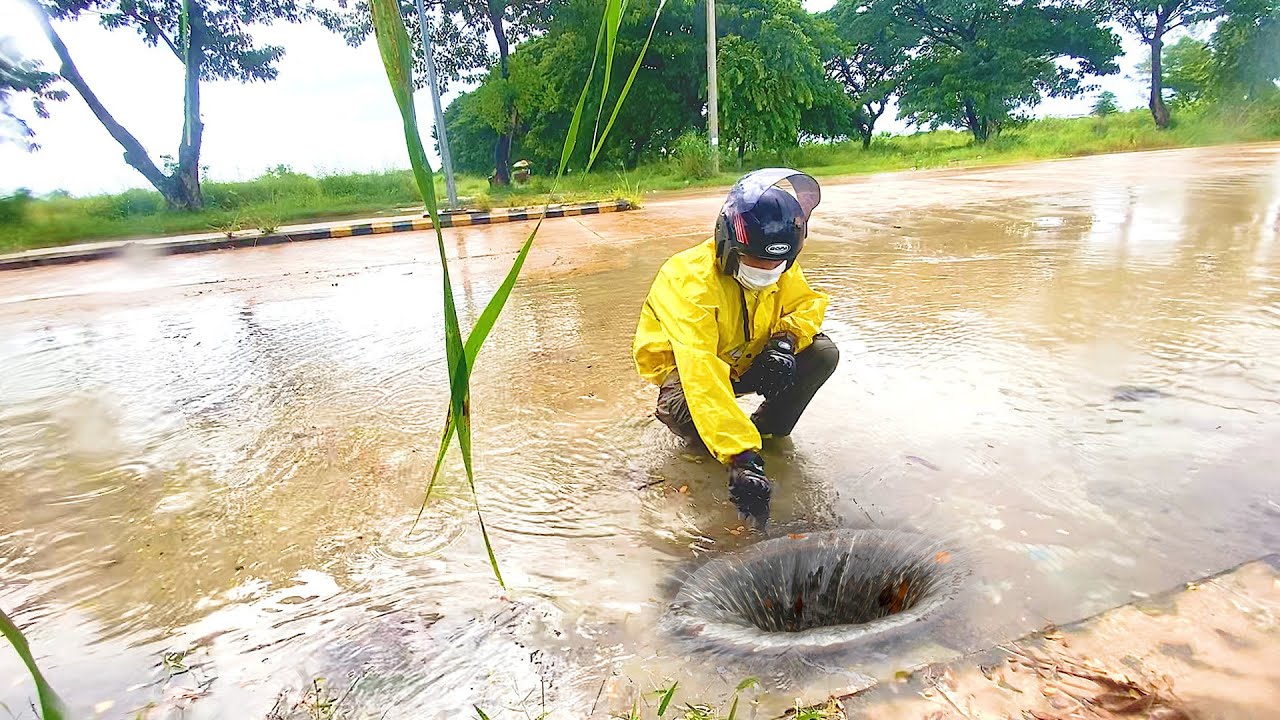 Draining Floods by Clearing Blocked Drains Draining Streets After Heavy ...