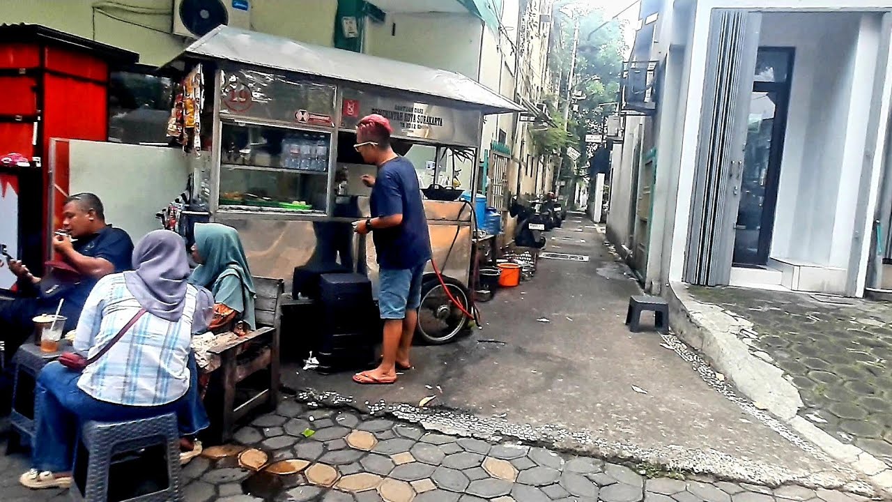 Virtual Walking Tour | Exploring Hidden Alleys in Solo City - Indonesia 🇲🇨