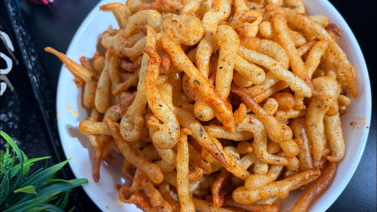 सिर्फ़ तीन टुकड़ा आलू से डेर सारा कुरकुरे।EasiestKurkure#Instantkurkure#kurkurerecipe#videos#snacks 