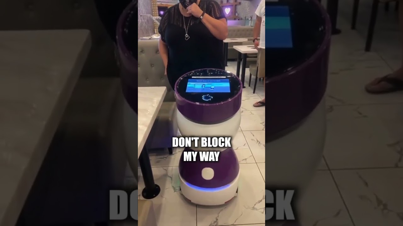 This robot works as a waiter at a restaurant and is hilarious 😂