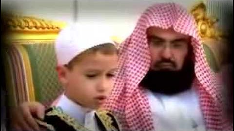 مؤثر الشيخ السديس يبكي من تلاوة طفل  YouTube