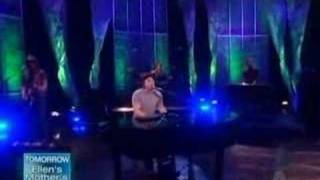Gavin DeGraw performs 'In Love with a Girl' on Ellen