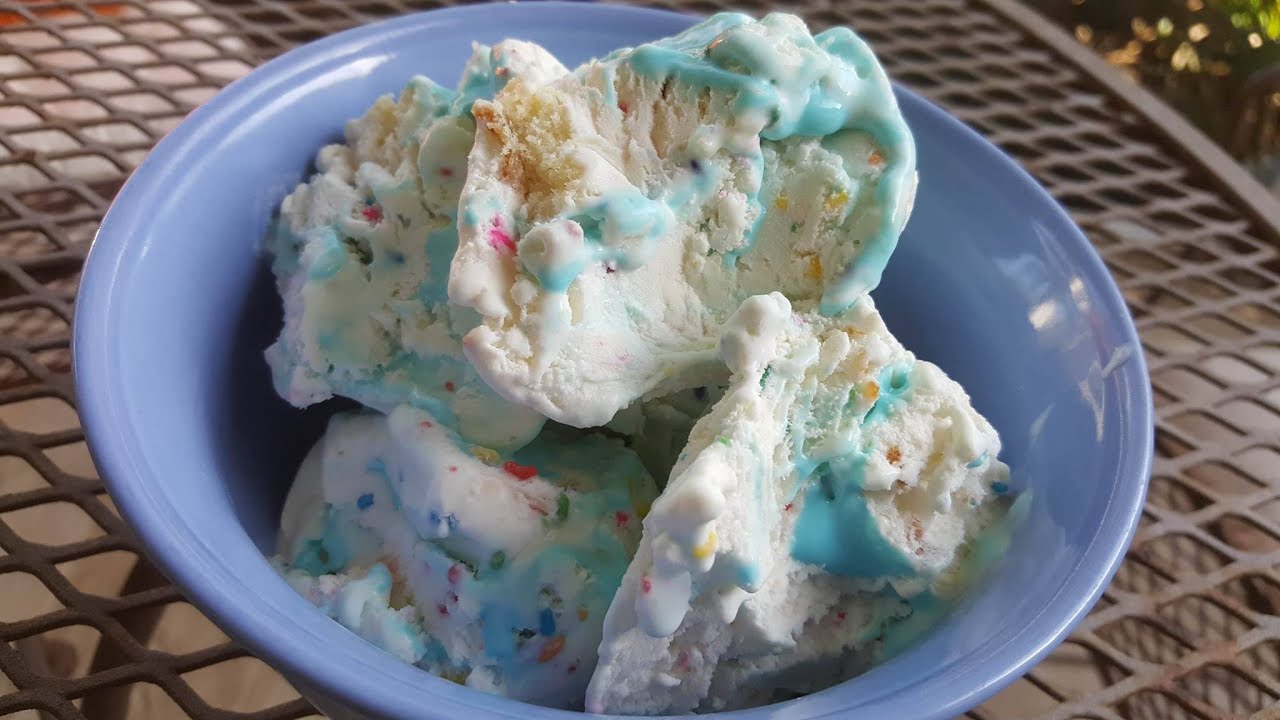 CAKE ICE CREAM + CAKE PIECES + ICING SWIRL (Working Cow's Crazy Cake