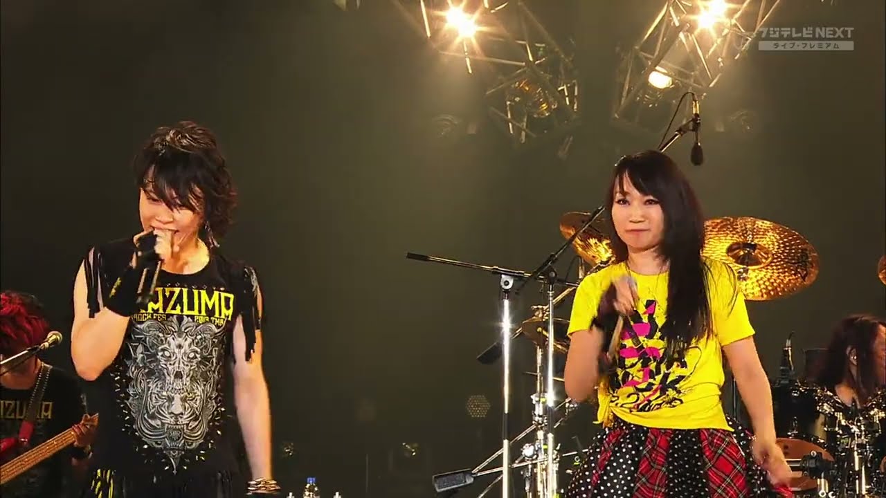 水樹奈々×T.M.Revolution 「革命デュアリズム」 - YouTube