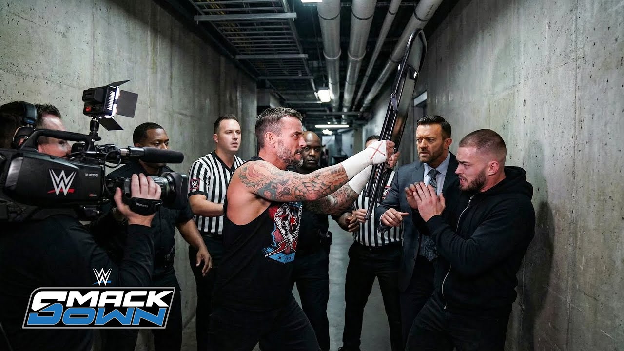 CM Punk напал на Остина Теори за кулисами шоу SmackDown.