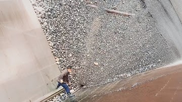 Barge unloading 3440 tons of cobblestone - Unloading cobblestone is always more relaxing